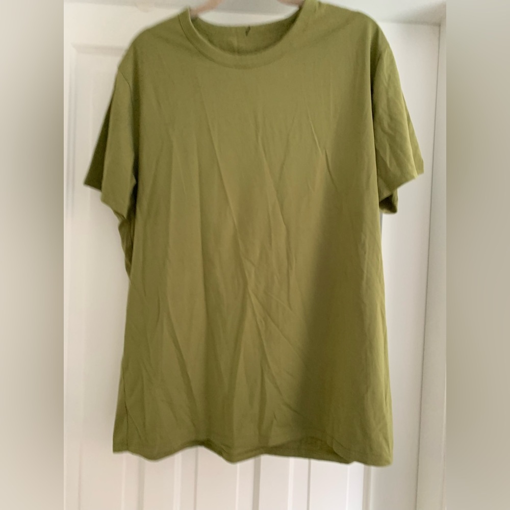 Lululemon tshirt